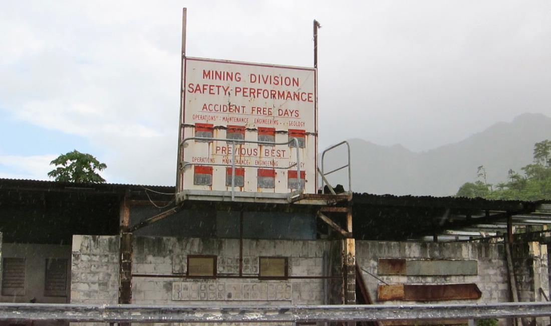 The ruins of the Panguna mine (Photo courtesy of Madlemurs (CC BY-NC-ND 2.0) https://creativecommons.org/licenses/by-nc-nd/2.0/) 